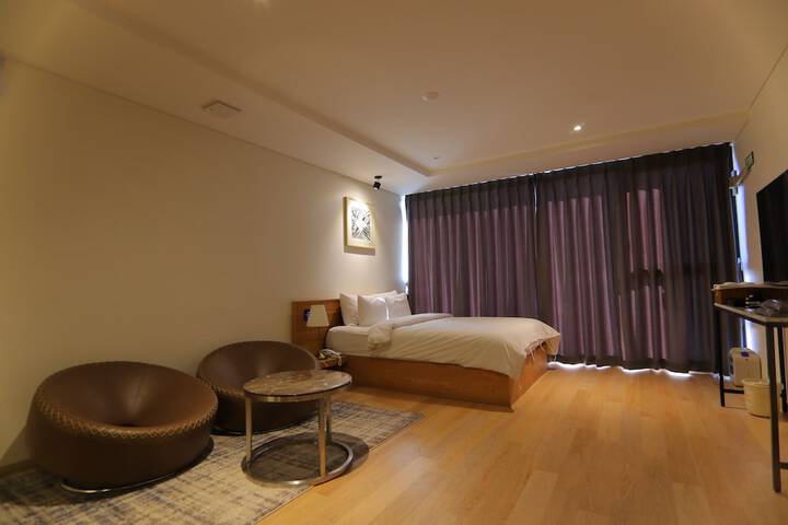 Room 49 of 190