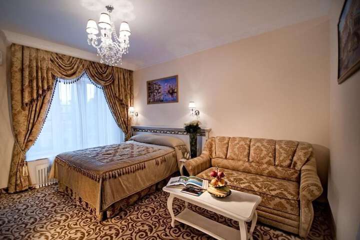 Room 13 of 25