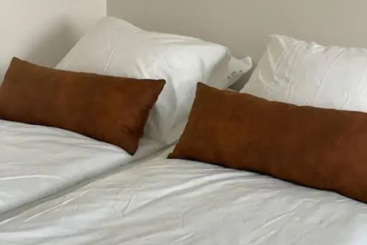 Room 4 of 9