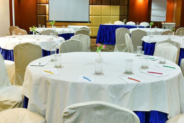 Ballroom/Hall 34 of 41