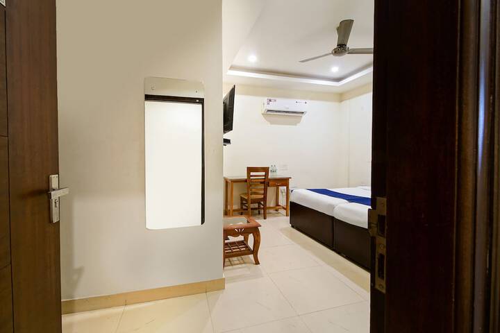 Room 15 of 28