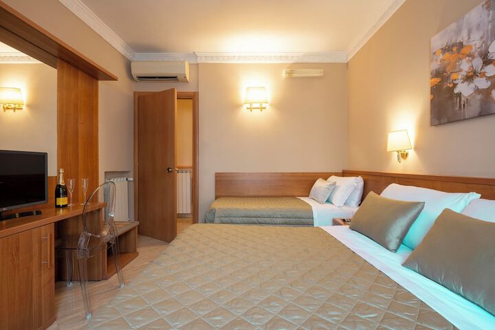 Room 11 of 21