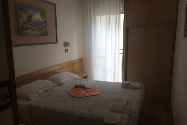 Room 9 of 31
