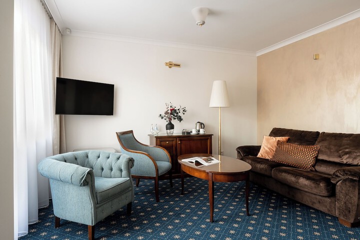 Room 6 of 24