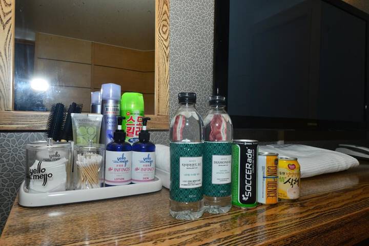 Room 7 of 11