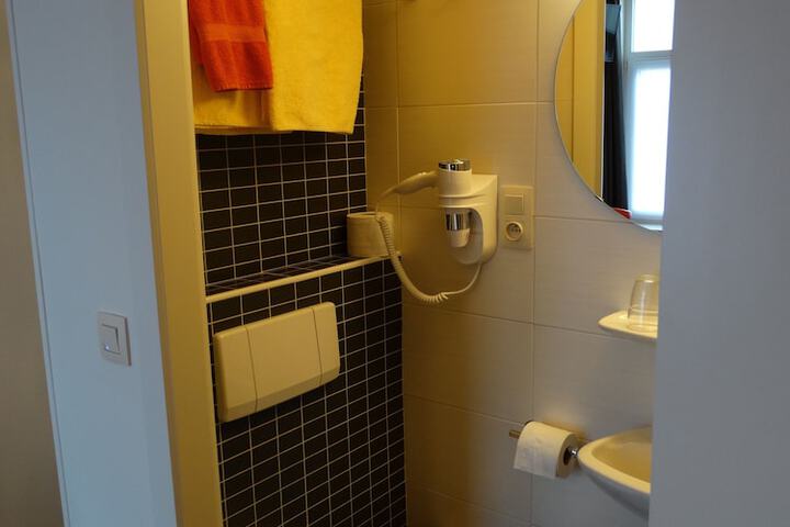 Room 16 of 31