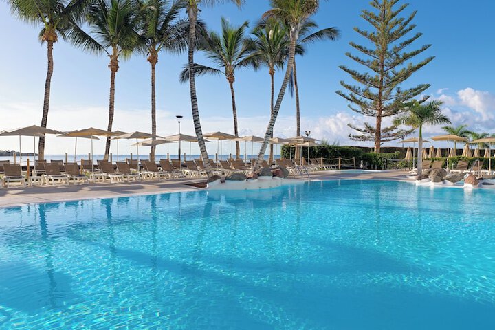 Hotel Pool