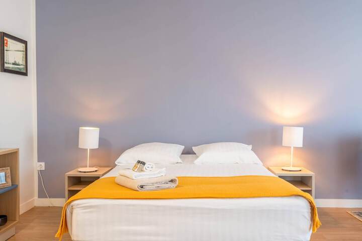 Room 4 of 28