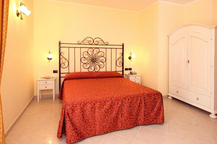 Room 9 of 46
