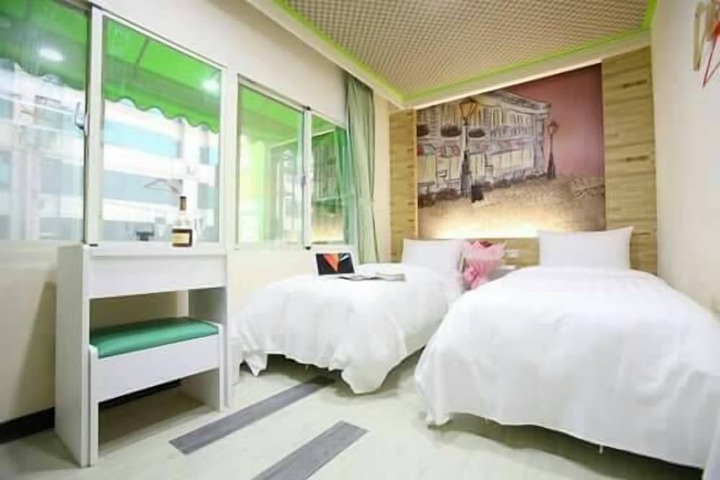 Room 5 of 14