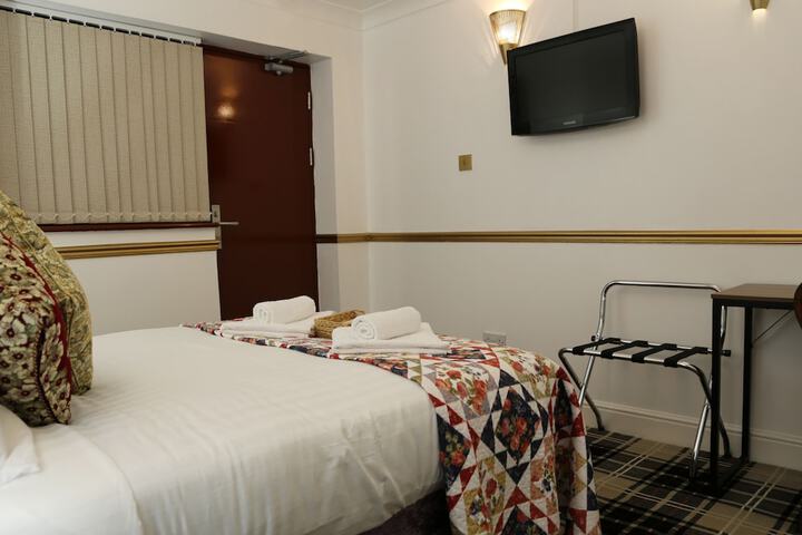 Room 9 of 69
