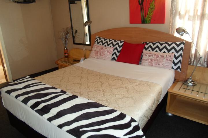 Room 10 of 12