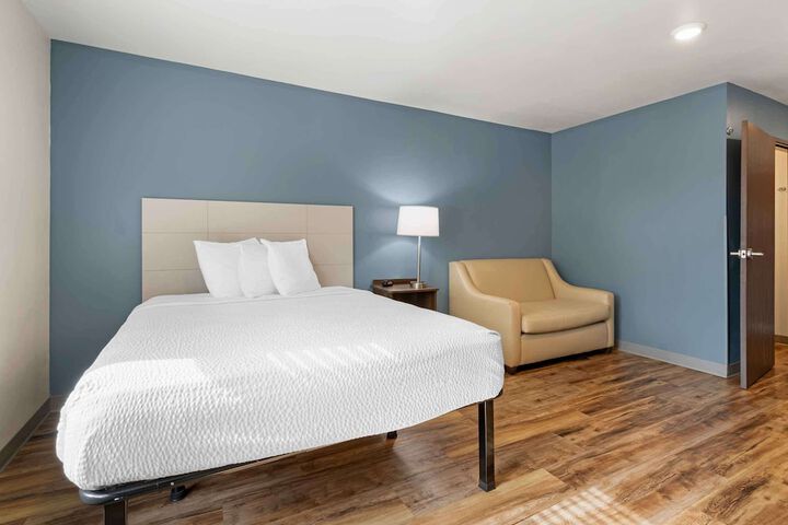 Standard Studio 1 Queen Bed (10 of 11)
