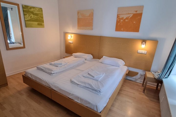 Room 5 of 16