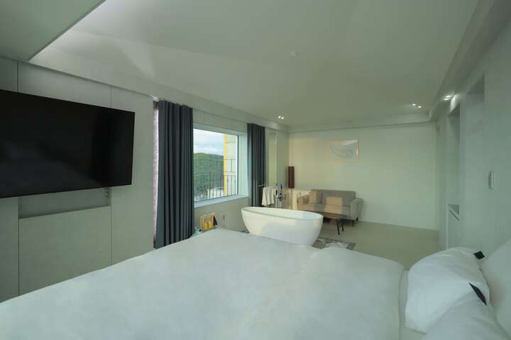 Room 36 of 80