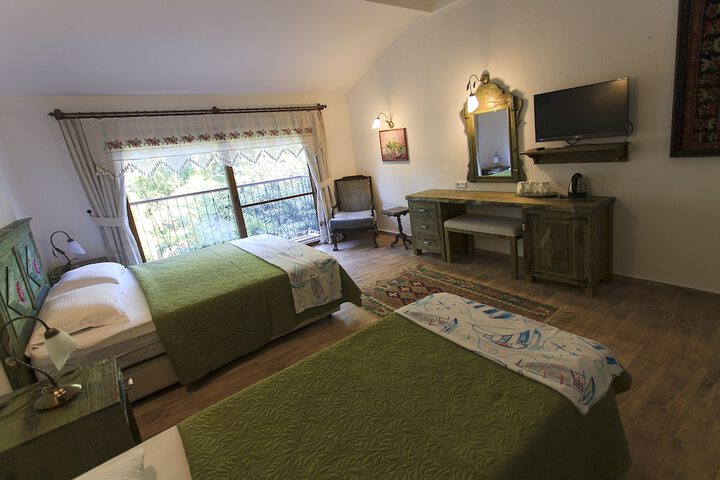 Room 8 of 90