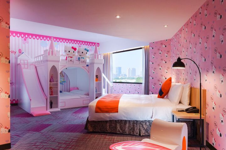 Room 15 of 90