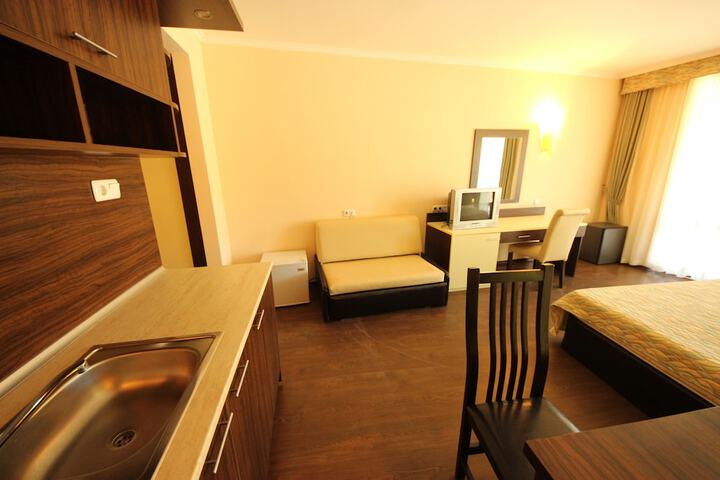 Room 15 of 36
