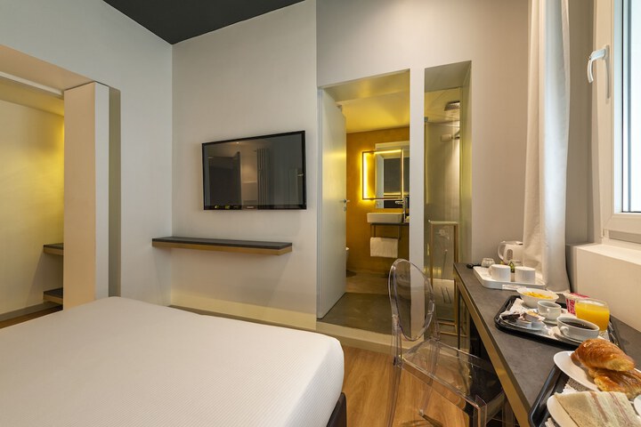 Room 16 of 30