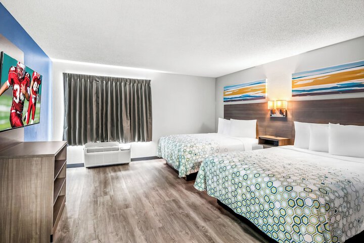 Studio 2 Queen Beds (6 of 12)