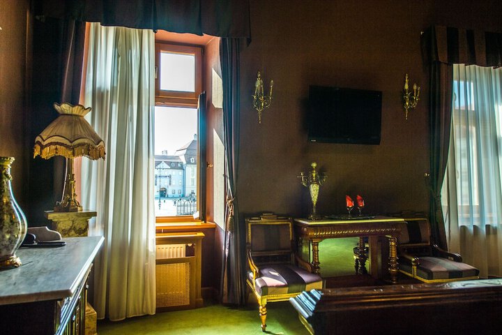 Room 17 of 42