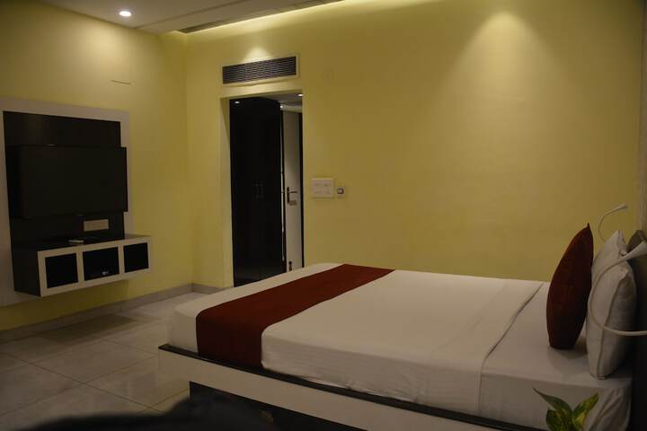 Room 11 of 24