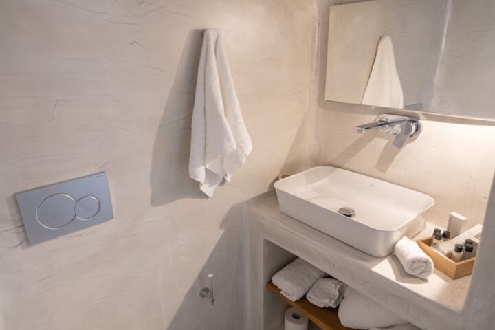 Room 42 of 48