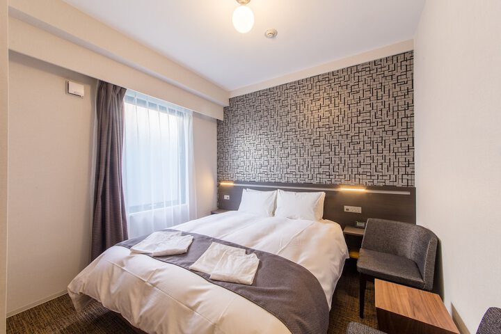 Room 14 of 66