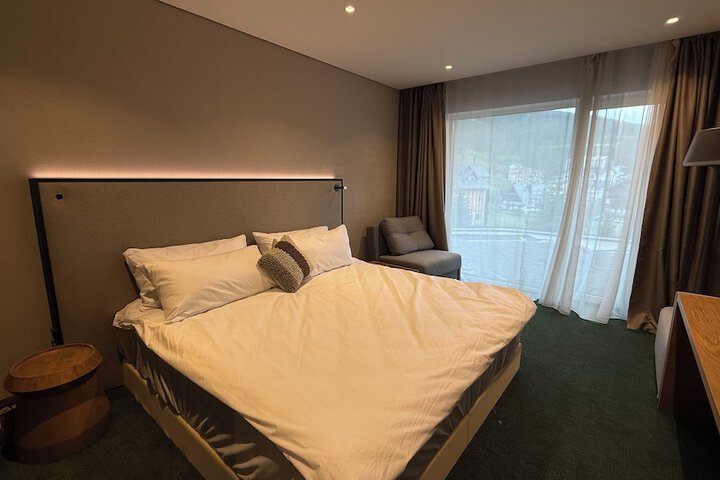 Room 4 of 20