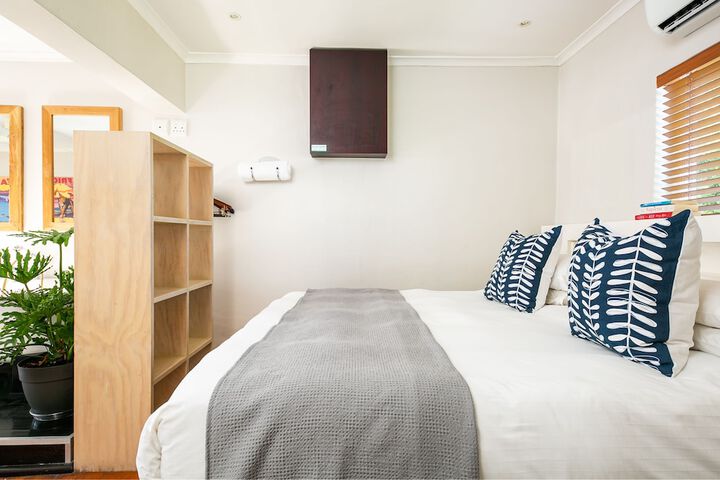 Room 8 of 240