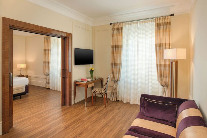 Room 32 of 66