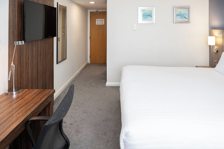 Room 45 of 177