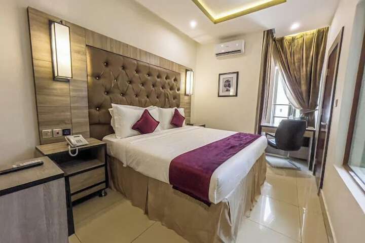 Room 12 of 67