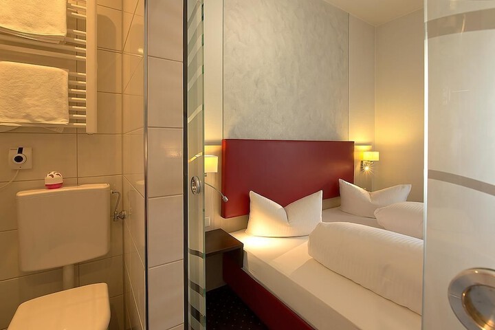 Room 10 of 39