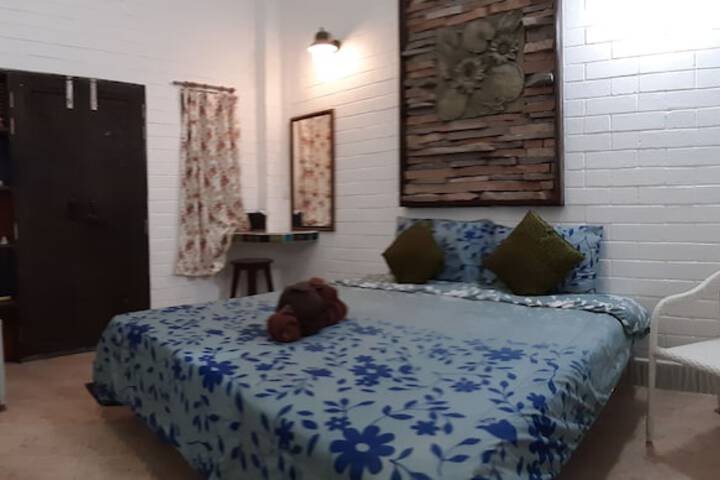 Room 32 of 150