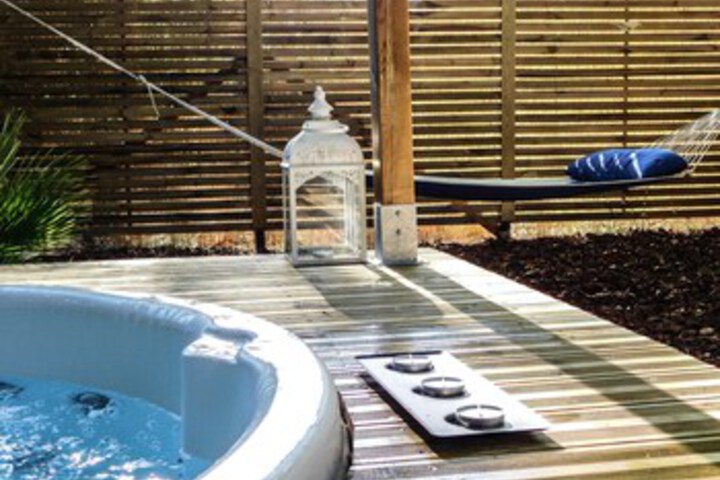 Hot Tub 9 of 16