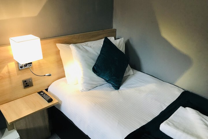 Room 17 of 94