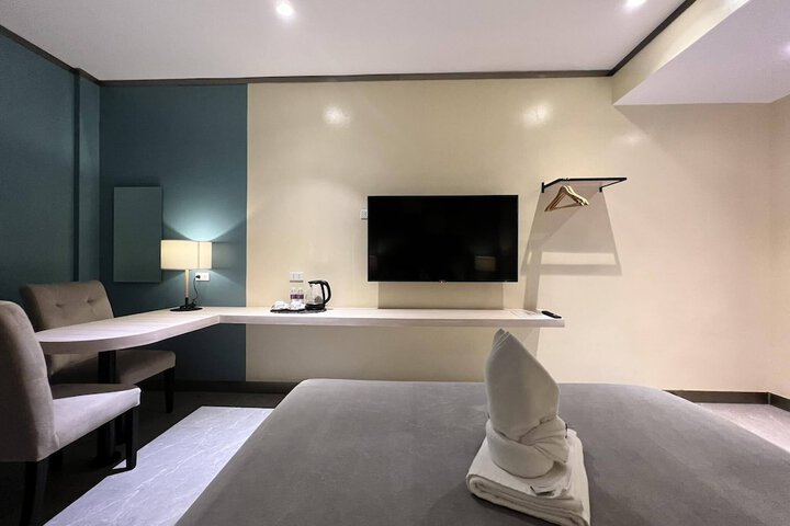 Room 12 of 16