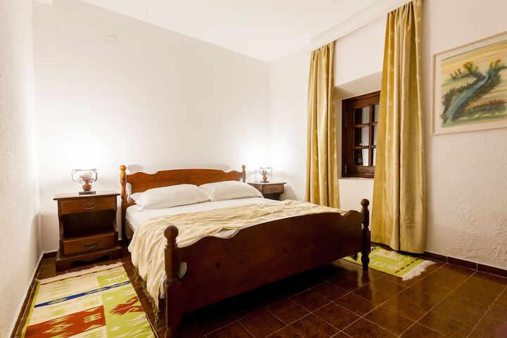 Room 4 of 129