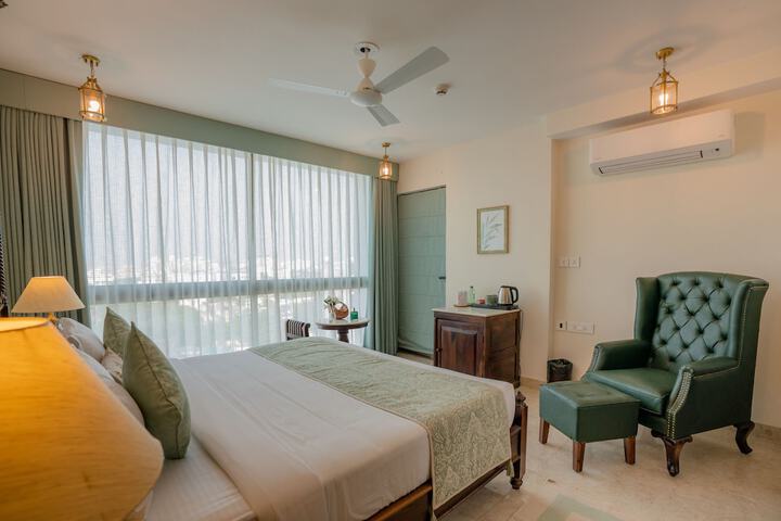 Room 12 of 28