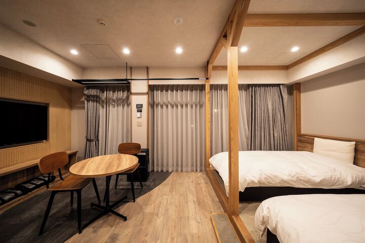 Room 18 of 103
