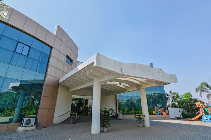 OYO 23626 COUNTRY CLUB PUNE