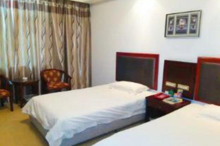 Room 8 of 9