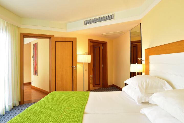 Room 37 of 250