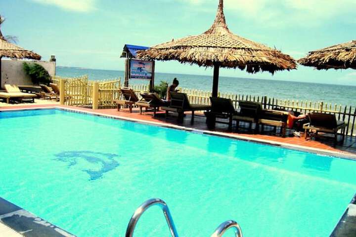 Hotel Pool