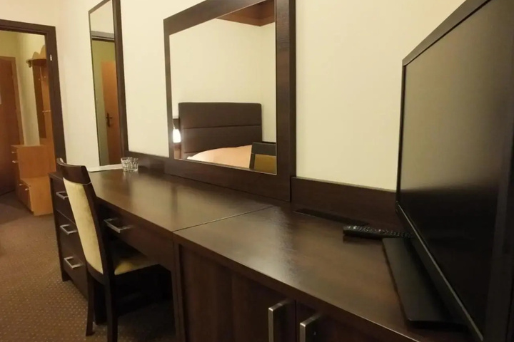 Room 2 of 17