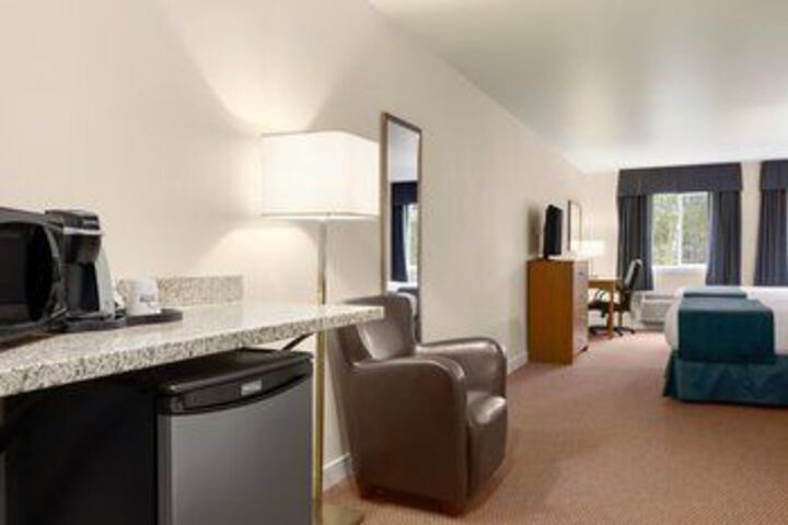 Room 13 of 33