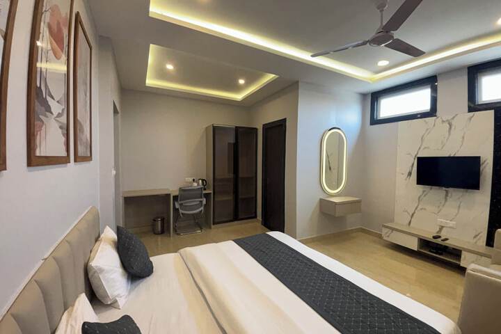 Room 8 of 20