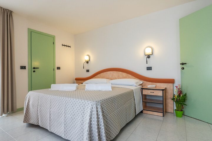 Room 5 of 38