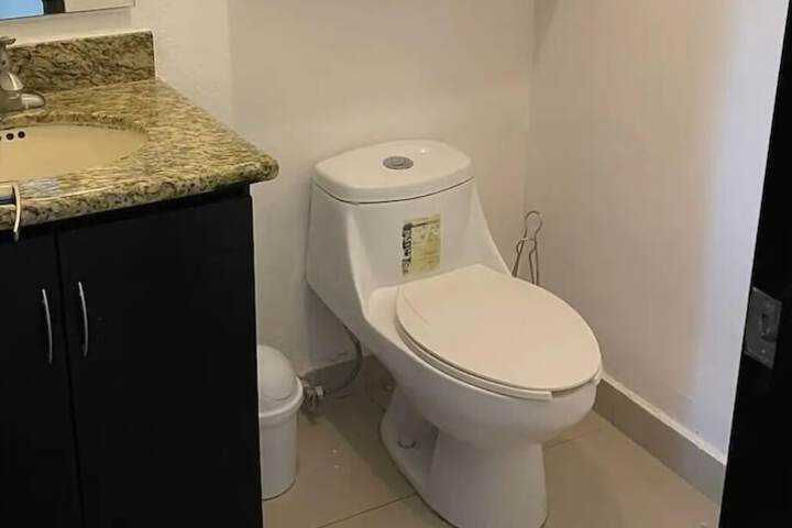 Room 6 of 10